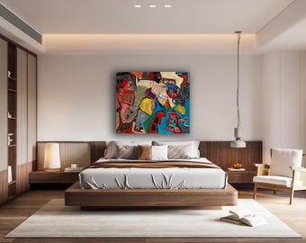 Op de afbeelding: Abstract kunstwerk met een levendige mix van kleuren, waaronder rood, blauw, geel en groen, hangt boven een houten bedframe. De slaapkamer heeft een modern design met een neutraal kleurenpalet, een vloerkleed en een stoel.