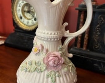 IRISH BELLEEK 1965-1980 ABERDEEN Vase à aiguière pichet