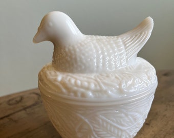 Vintage Avon White Milk Glass Bird in the Nest Candy Box, Trinket Box