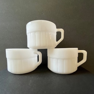 1960&#39;s Federal FEG31 Milk Glass Stackable Coffee Mug set of 3