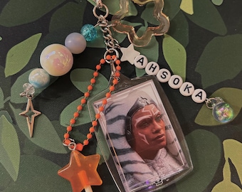 Portachiavi di Ahsoka Tano ispirato a Star Wars The Mandalorian, realizzato a mano e personalizzato.