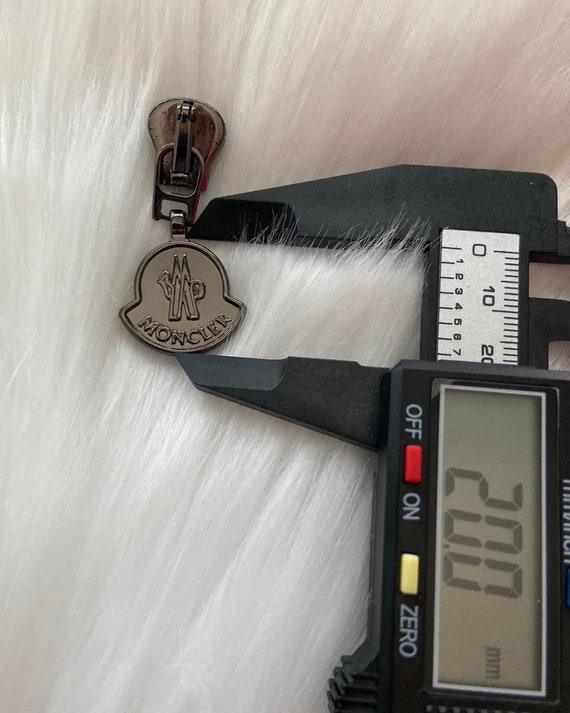 moncler zipper pull
