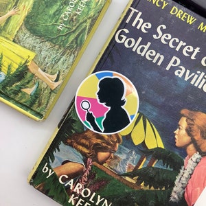 Sticker retro meisjesdetective – op Nancy Drew geïnspireerde silhouetsticker | Gestanst vinyl voor laptop, boeken, tijdschriften en cadeaus