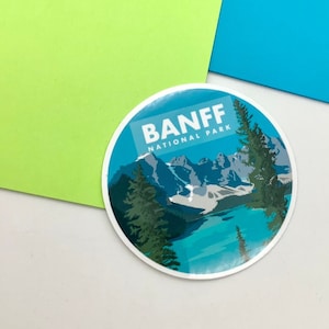 Adesivo circular brilhante recortado em vinil do Parque Nacional Canadense de Banff para laptop e notebook | Alberta