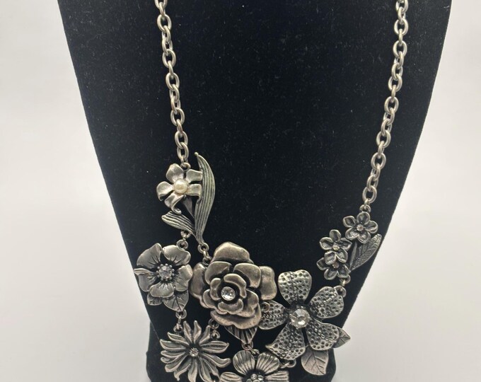 Vintage Silver Floral and Leaves Rhinestone and Pearl Silver Tone Necklace, Lover Antiques and Vintage