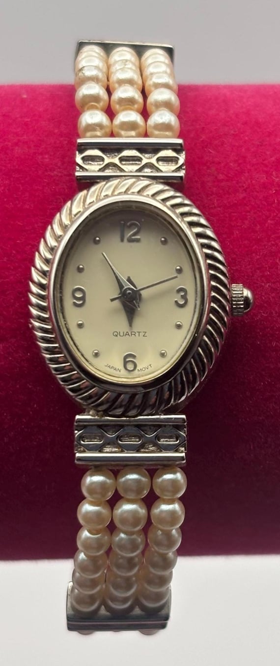 Vintage Avon Watch Women display picture 1