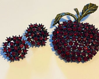 Vintage Albert Weiss Red Apple Rhinestone Brooche and Matching Earrings Japanned Jewelry Set Ruby Style Lover Antiques and Vintage