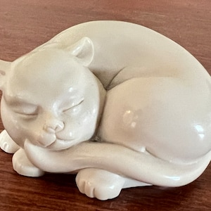 Vintage Sleeping Cat Figurine Made in Hong Kong Cat Statue Curio Cats Collection Lover Antiques and Vintage