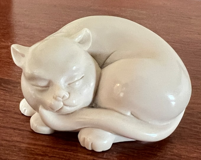 Vintage Sleeping Cat Figurine Made in Hong Kong Cat Statue Curio Cats Collection Lover Antiques and Vintage