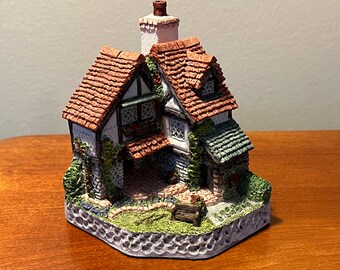デビッド・タトウィラー、【THE GARDEN COTTAGE GIFT】 Vintage Gardener's Cottage by David Winter 1994 for 1995 Guild