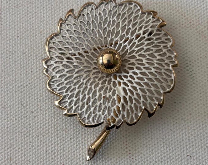 Vintage Monet White and Gold Flower Pin Brooch Lover Antiques and Vintage