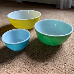 Vintage Pyrex Set of 3 Mixing Bowls Lover Antiques and vintage