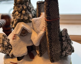 Vintage David Winter Snow Cottage 1984 handmade cottage hand painted Great Britain figurines David Hine cottages