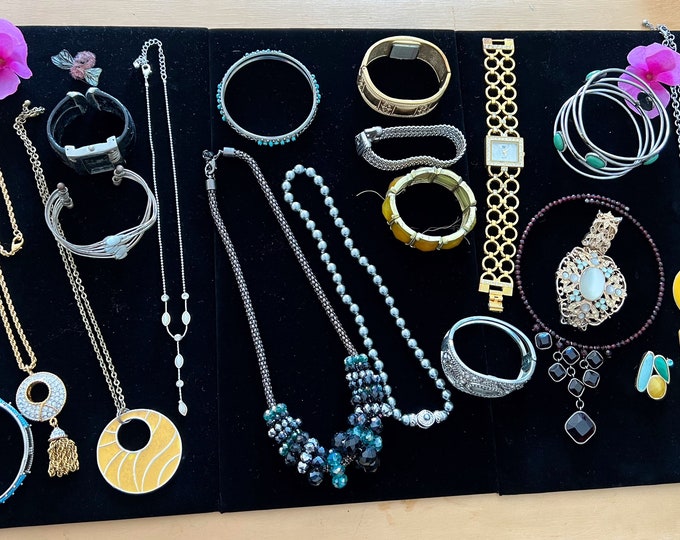Vintage Jewelry Lot Estate Necklaces Bracelets Watches Big Collection pieces Jewelry earring Lover Antiques huge lot