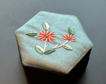Vintage Flower Embossed Pentagon Ring Jewelry Box with embroidered lid gift boxes
