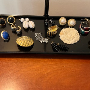 Vintage Costume Jewelry Collection: 11 Earrings & 2 Brooches