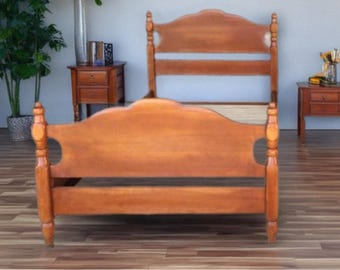 Vintage Cushman Colonial Molly Stark Single Bed: Headboard, Footboard & Rails