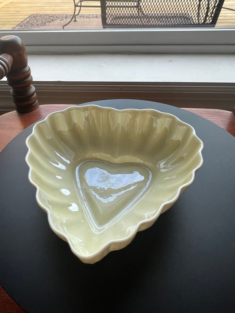 Vintage Belleek Ireland Heart Shaped Dish Scalloped Bowl Hearts Sweet Container Gift Lover Antiques and Vintage image 10