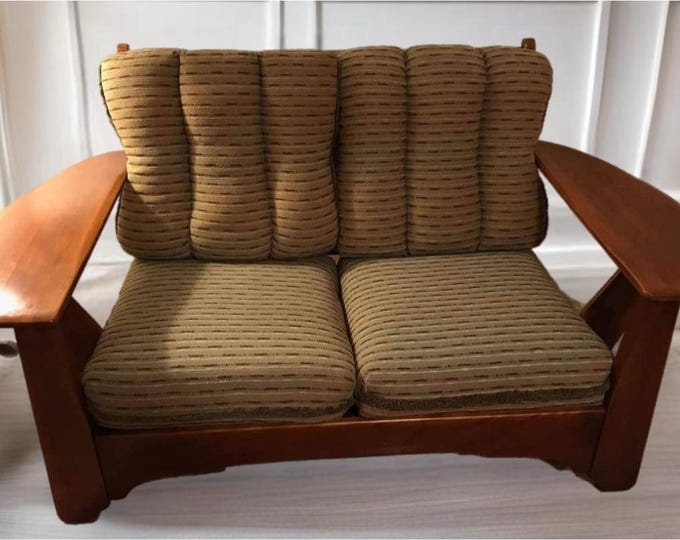 Cushman Colonial Creations Shaftsbury Loveseat No. 0832 Cushman Sofa Paddle Arm Couch Lover Antiques and Vintage