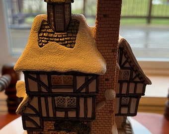 Vintage The Scrooge Family Home by David Winter Cottages handmade hand painted Great Britain figures figurines 1993