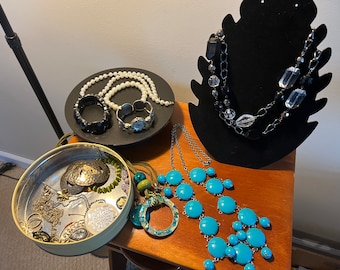Vintage Earrings Necklace Bracelet Collection pieces Jewelry earring Lover Antiques