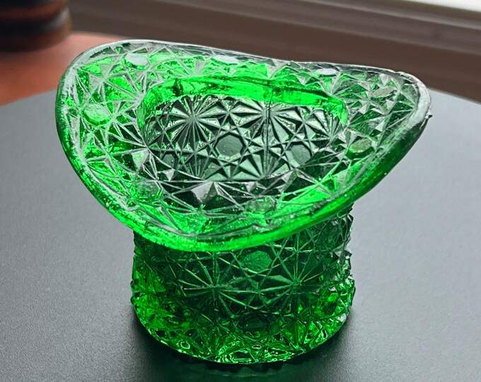 Vintage Fenton Emerald Hat Glass Art Lover Antiques