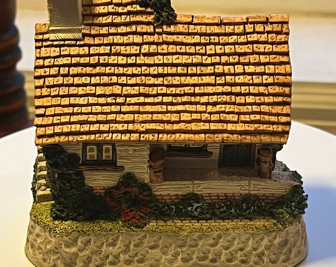 Vintage David Winter Cottages The Model Dairy Guild No. 21 Cottage 1995 handmade hand painted Great Britain figurines David Hine