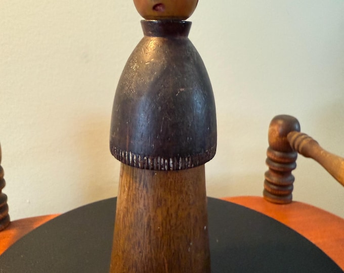 Antique Primitive Woman Pepper Grinder Wooden Pepper Mill Lover Antiques and Vintage