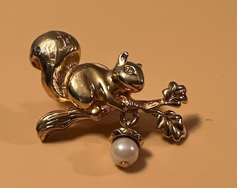 Vintage Squirrel on a branch Signed Avon 1994 Gold Tone Pin Brooch Pin Jewelry Squirrels