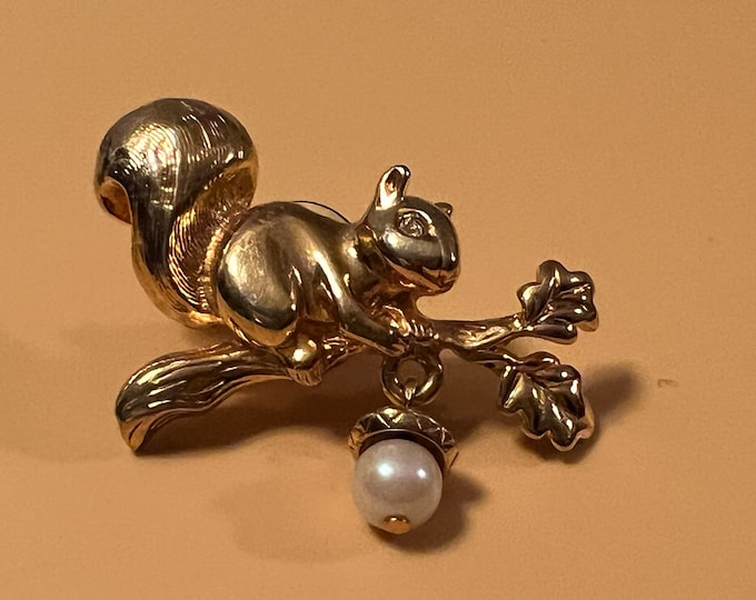 Vintage Squirrel on a branch Signed Avon 1994 Gold Tone Pin Brooch Pin Jewelry Squirrels