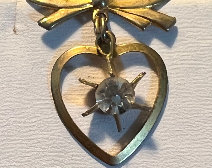 Vintage bow and heart pin jewelry brooch gift gold tone