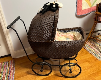 Antique Wicker baby pram doll carriage in beautiful condition