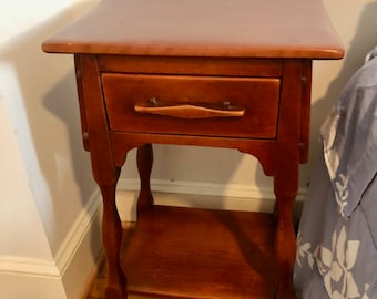 Cushman Colonial Creations Lucy Latham Original Nightstand Night Table No. 7169 Night stand small table Lover Antiques and Vintage