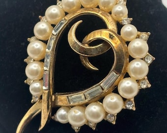 Crown Trifari Heart Brooch by Alfred Philippe, Skylark Romantic Heart Series