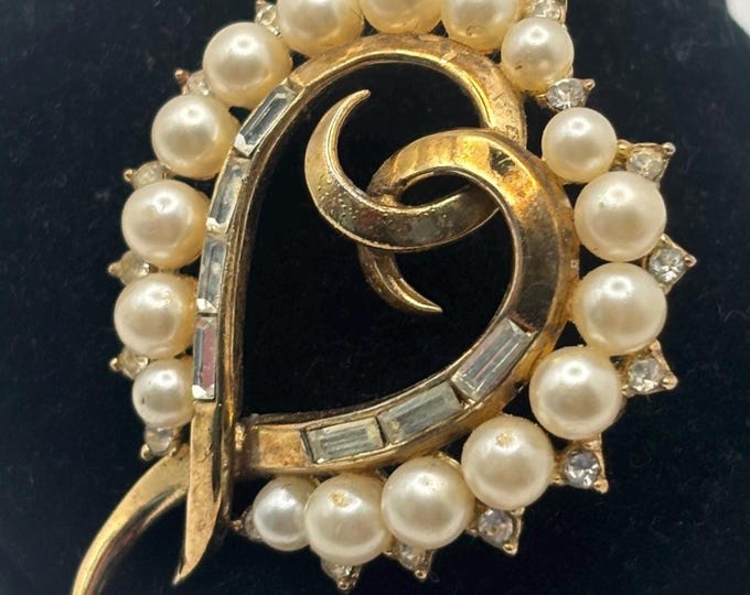 Crown Trifari Heart Brooch by Alfred Philippe, Skylark Romantic Heart Series