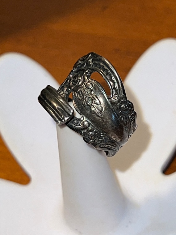 Vintage cutlery ring【no.7】 Vintage Recycled Oneida Silver Artsy Floral Repousse Spoon