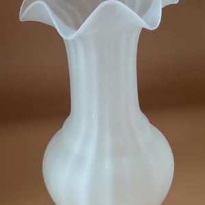 Vintage Steuben Ivrene Art Glass Vase: White Ruffled Calcite