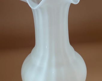 Vintage Steuben Ivrene Art Glass Vase: White Ruffled Calcite