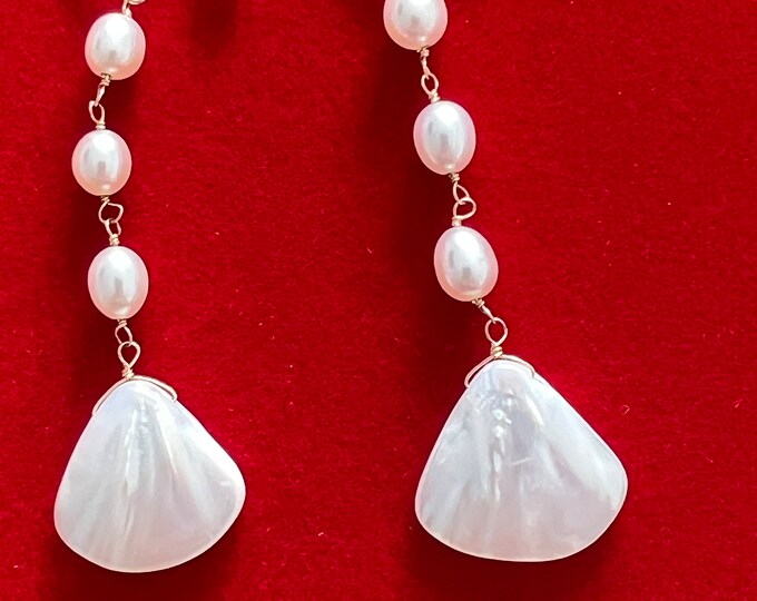 Vintage Mother of Pearl Earrings, White Shell Opalescent Earrings, Drop Earring, Jewelry, Dangling Earrings, Seashells, Lover Antiques