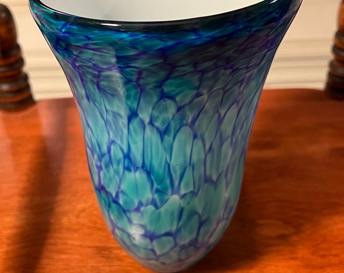 Vintage Hand Blown Sea Blue Green Art Glass Vase Pretty Pieces Home Decor Lover Antiques and Vintage