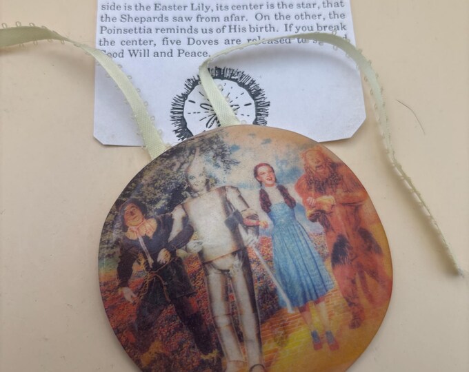 Vintage Wizard of Oz Sand Dollar Legend Ornament Lover Antiques and Vintage