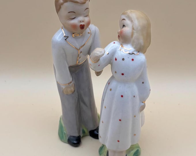 Vintage Bride and Groom Salt and Pepper Shakers Kissing Couple Lover Antiques and Vintage