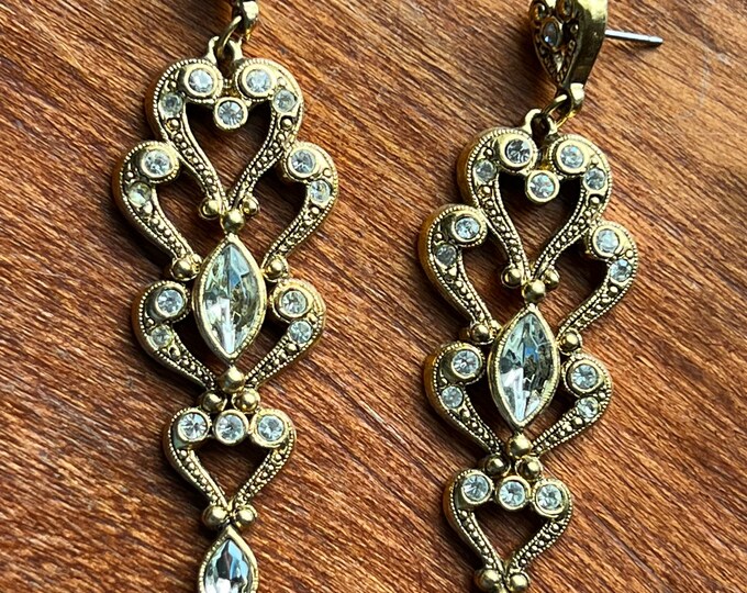 Vintage dangle earrings elegant hearts very pretty gold toned jewelry