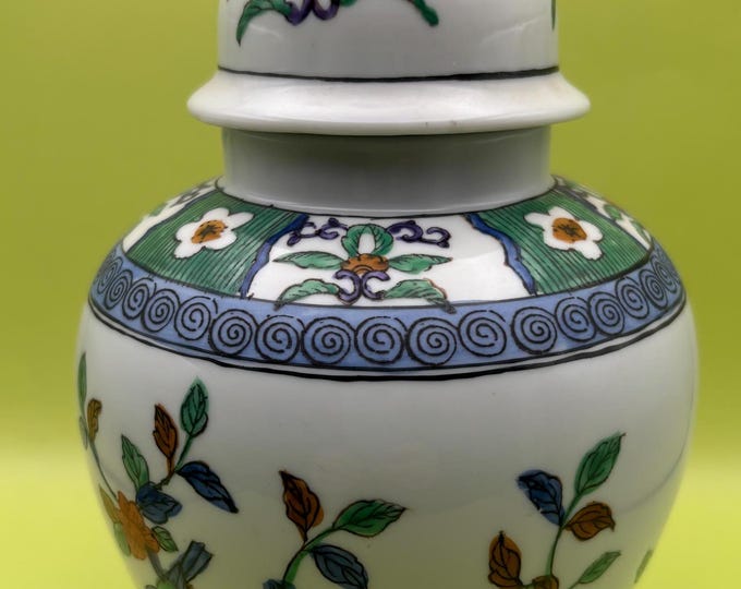 Vintage Porcelain Japanese Jar with Lid Biscuit Jar Made in Japan Flowers Design Lover Antiques and Vintage