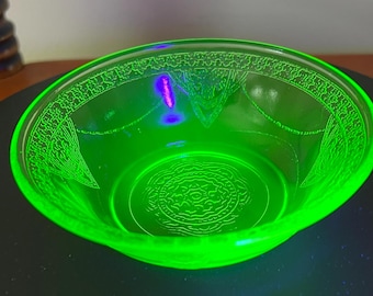 Vintage Uranium Glass Bowl: Georgian Lovebirds Design