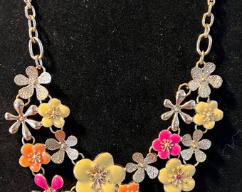 Vintage Flower Bib Style Necklace With Gold Accents Jewelry Pretty Things Flowers Lover Antiques