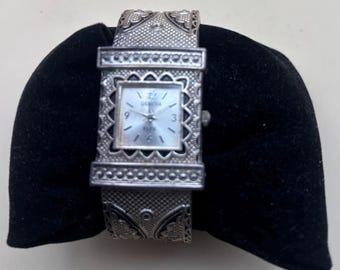 Vintage Geneva Elite Quartz Watch Number 2300 Lover Antiques and Vintage