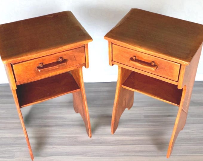 2 Cushman Colonial Creations Peter Schuyler Night Stands No. 4-159 Rustic Home Decor Lover Antiques and Vintage