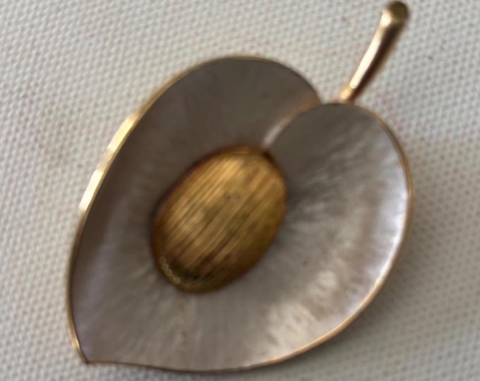 Vintage Pastelli Leaf Brushed Gold Tone Pin Brooch Lover Antiques and Vintage