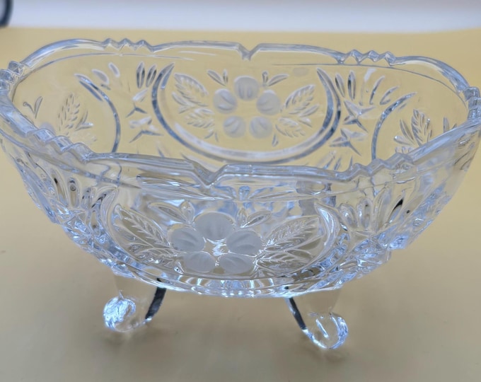Vintage McKee Crystal Glass Footed Glass Bowl Lover Antiques and Vintage